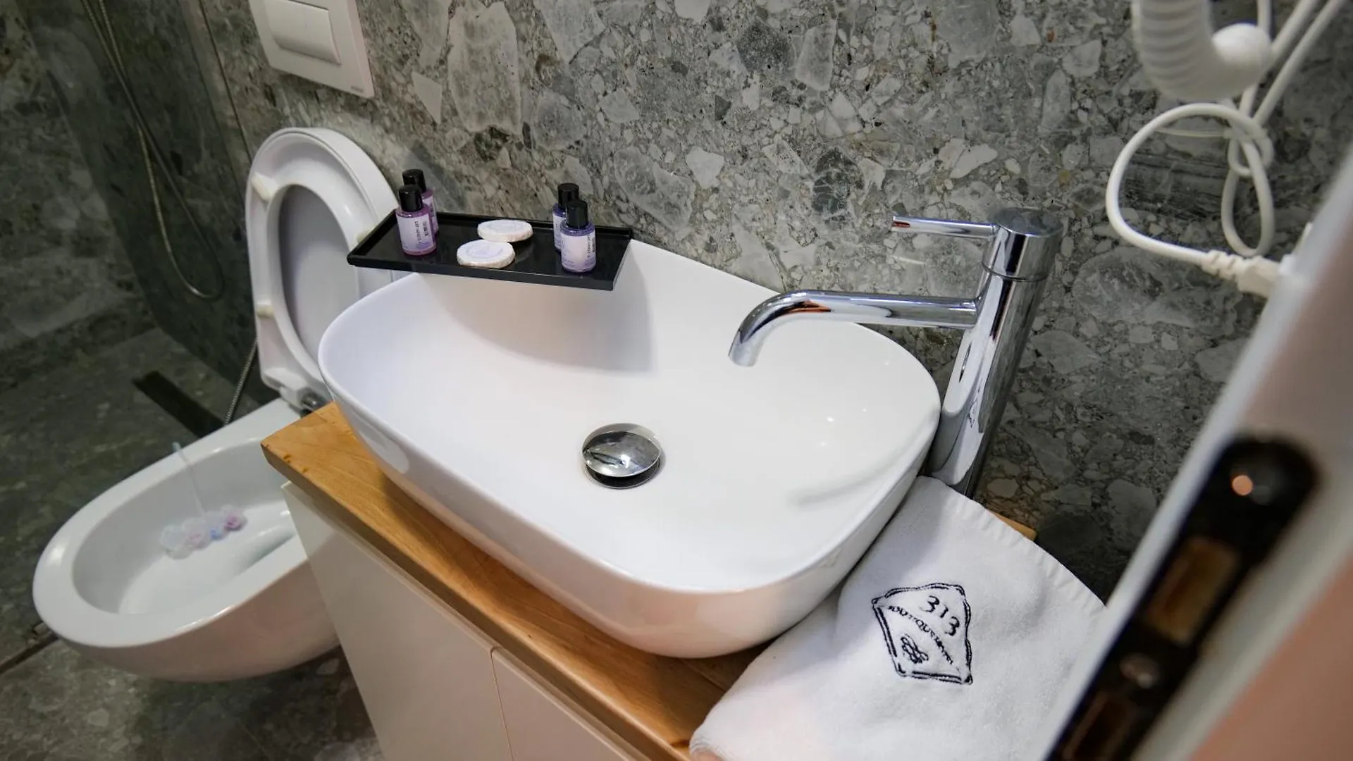313 Boutique Hotel Tirana 4*,